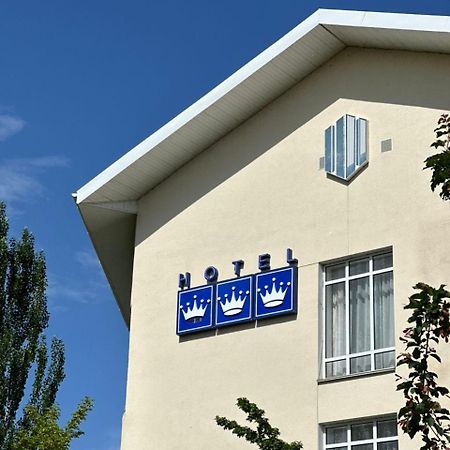 Tri Korony Hotel Cholponata Buitenkant foto