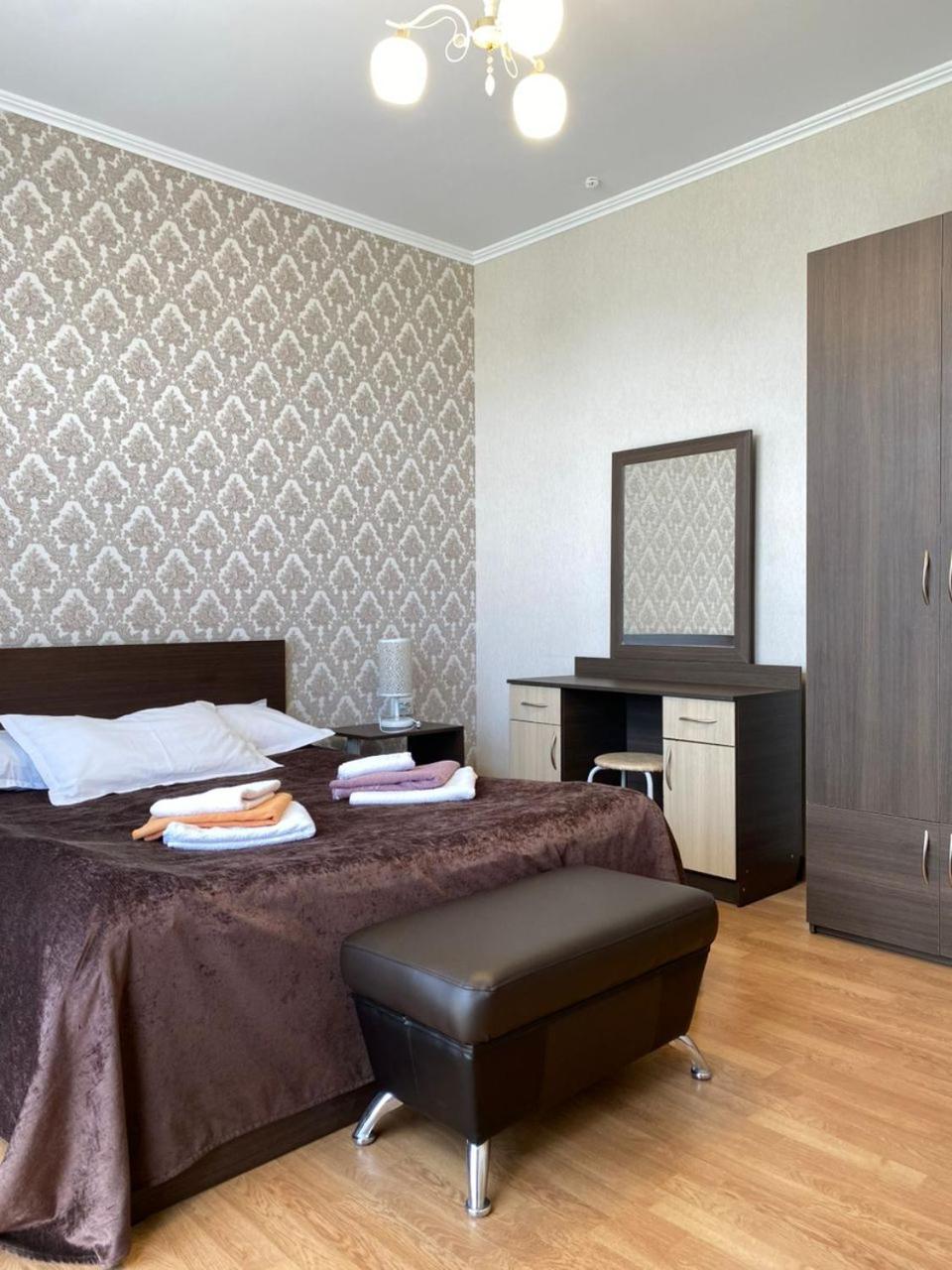 Tri Korony Hotel Cholponata Buitenkant foto